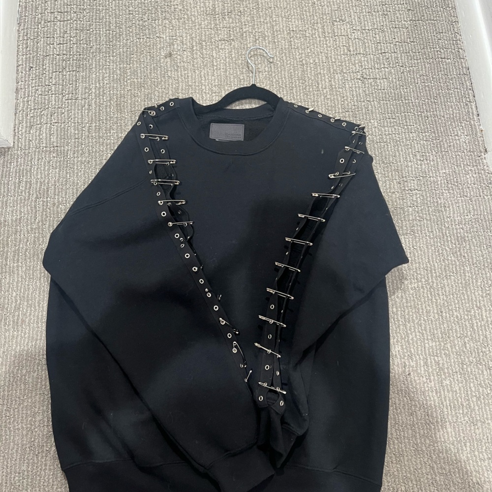 LF BLACK CREWNECK